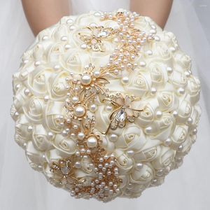 Dekorativa blommor Yan Ivory Satin Rose Flower Wedding Buquets med Crystal Fake Pearl för Bride Handamde Brosch Bridal Holding Bouquet