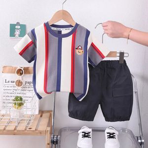 Yaz çocukları pamuk bebek kız kızlar kıyafet şeritleri tişörtler şort 2pcsset bebek çocuk moda yürümeye başlayan çocuk izleme 0-5 yıl 240511