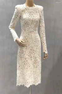Vestidos casuais lã de lã bordado branco manga comprida elegante vido de renda de renda forro de seda bainha vintage roupas de mulher 2024