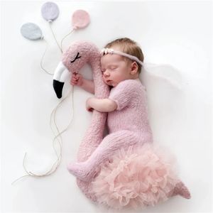 Född babypografi Props Floral Backdrop Cute Pink Flamingo Posing Doll Outfits Set Accessories Studio Shooting Po Prop 240429