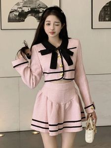 İş Elbiseleri Yüksek kaliteli Fransızca Vintage Küçük Koku 2 Parça Set Kadınlar Yay Kısa Ceket Ceket Etek Takımları Kore Tatlı İki Set