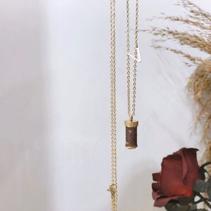 Klassisk parfymflaska hänge halsband lyxiga smycken tillbehör Säsongsmodedesigner stil delikat elegant snygg slitage 260o