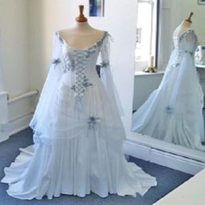 빈티지 셀틱 웨딩 드레스 흰색과 옅은 파란색 화려한 중세 신부 가운 스코프 네크 라인 코르셋 롱 벨 슬리브 아플리케 267a