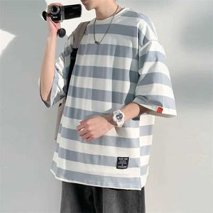 Men's T-Shirts Mens pure cotton T-shirt striped mens oversized T-shirt with split hem fashionable T-shirt for casual wear summer T-shirt 5XL large mensL2405