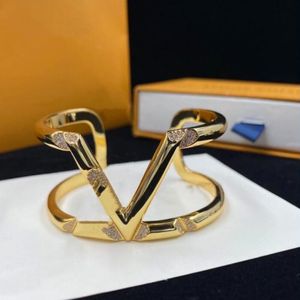Paris Designer smycken tillbehör Lady Bangle Luxury 18k Gold Silver Women Armband Bröllop Smycken Armband Nice Valentine's 234Q