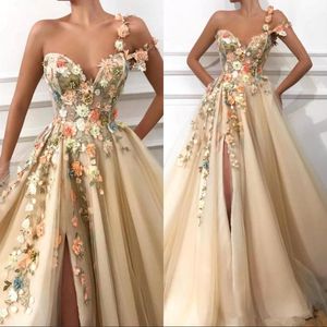 2019 Champagne One Shoulder Long aftonklänningar 3D Floral Lace Applique Pärled Split Floor Length Prom Gowns Formella festklänningar 259 år