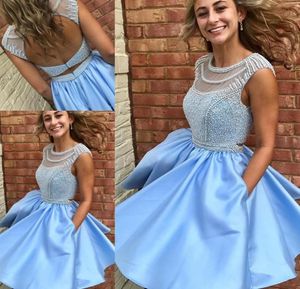 Light Sky Blue Homecoming Dresses Short Prom Dress for Girls Graduation Pearls Keyhole Back Cap Kort ärm Pärlor Satin Pärled 9999919