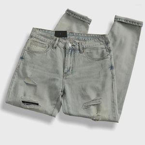 Jeans masculinos Casual Casual para homens nostálgicos Tubo reto e reto rasgado Patch Decadent Small Feet Calças de jeans