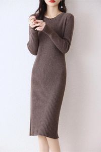 カジュアルドレス公式メリノウールセータードレス秋と冬の女性の丸い首の縞模様の膝スカート