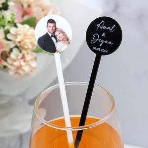 Partyversorgungen 50pcs Personalisierte runde Getränke Rührer Hochzeit Gefallen Bachelorette Cocktail Babyparty -Dekor Custom Logo Pos