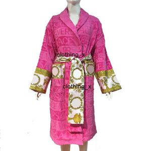 High Street Men Red Robe Mens Bathobe Luksusowe zimowe ciepłe jedwabne flanel długie kimono kąpiel miłośnicy nocnej sukienki 6 stylów przyczynowe wygodne ubrania cdfsxs