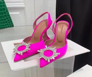 Scarpe eleganti slingbacks pompe sandali da scarpe tacco alto designer di lusso in raso fibbia in cristallo abbellita amina muaddi per womens1774261