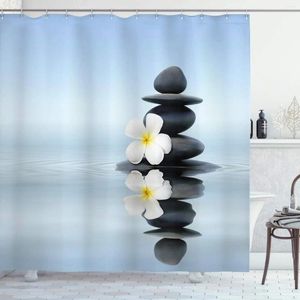 Cortinas de chuveiro spa zen pedras de massagem reflexo de flores na decoração de banheiro de tecido de tecido com ganchos preto e branco