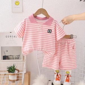 Set di abbigliamento 2024 abiti estivi per bambini per bambini lettere a strisce a righe magliette a maniche corte e pantaloncini boutique boutique