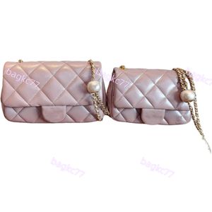 2024 NOVA bolsa de cadeia Bolsa de ombro único Diamante Padrão Classic Style Gorgeous Aparência nobre Hardware Ouro Material de pele de carneiro Bola feminina