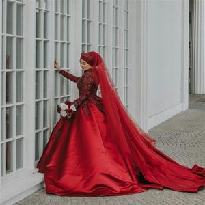 Luxury Red Dubai Arabic Muslim Plus Size Ball Gown Bröllopsklänningar Långa ärmar Pärlor Lace Appliqued Wedding Bridal Clows Robe de Marie 1786