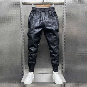 Męskie spodnie męskie zimowe ubranie luksusowe 2022 Koreańska infolinia narysowana spodnie Ultra cienkie dopasowanie grube czarne skórki pu spodni2405