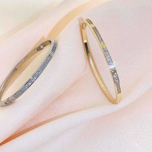 Popoli First Choice per uscire Bracciale essenziale Gioielli d'oro genuini per ragazze Lusso leggero di alto livello con carrello comune e braccialetto familiare C