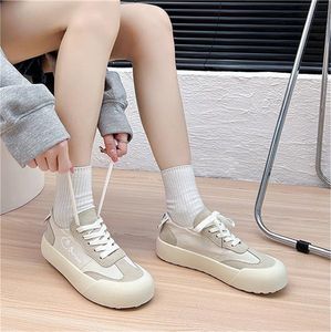 2024 verão novo respirável Little White Shoes Casual Versátil Sapatos de tabuleiro espesso Gai