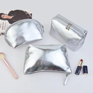 Kozmetik Çantalar Gümüş Yumuşak Kapasite Seyahat PU Makyaj Pouchcasual Ladies Fermuarlı dişi debriyaj çanta ile küçük depolama çantası