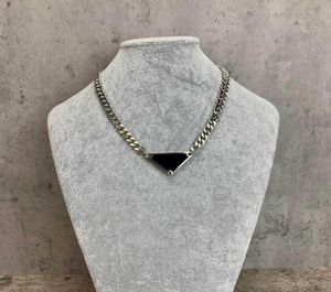 Märke mode smycken svart triangel tjock kedja rosa vit hänge lycka ångpunk design hiphop choker män unisex smycken7054967