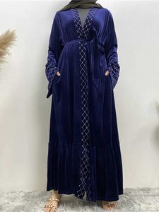 Etniska kläder Mellanöstern Vinterhöst sammet Long Slve Women Muslim Fashion Maxi Turkiet klänning Ramadan Kaftan Dubai Abaya Islamiska kläder T240510