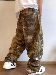 Pantaloni mimetici di houzhou serpente con stampa animale da uomo per jeans a gamba larga da uomo pantaloni demin per abbigliamento da uomo hip-hop hop-hop retro casual 240428