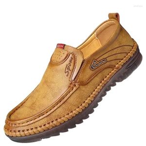 Sapatos casuais de tamanho grande masculino de couro de couro de couro deslize de sapato confortável no atacado de baixo preço para