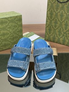 2024 سلسلة الربيع المبكرة Buckle Beach Sandals Slippers الرجال والنساء مع نفس مصمم الأزياء الفاخرة Size35-45