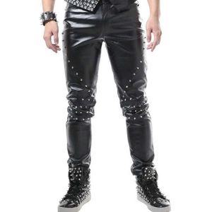 Herrbyxor idopy mode punk mens fest roll som spelar konstgjorda läderbyxor elastiska studs svarta nitar ultratunna tunna passformspenna pu trousersl2405