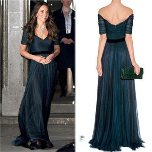 Kate Middleton A Line Celebrity Dresses aftonklänning Ink Blue Sweetheart Off Shoulder Ruched Tulle prom klänningar med bälte 255q