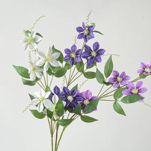 Flores decorativas Filial artificial clematis com caule folhas verdes festas de casamento em casa