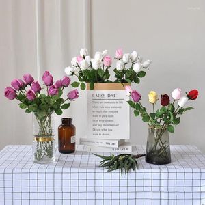 Декоративные цветы Смоделировали цветы увлажняющие розовые дома и обеденный стол
