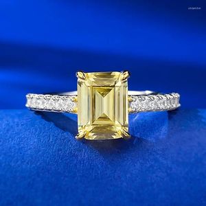 Klusterringar 1,5CT Emerald Cut Yellow Carbon Diamond Engagement Ring 925 Sterling Silver Plated Rhodium Fine Smycken Drop Gift