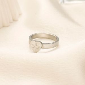 Designer Branda da marca Rings Women Heart Silver Plated Aço inoxidável Love Supplies de jóias de casamento Tamanho do anel de dedo de escultura fina 6 7 8 9