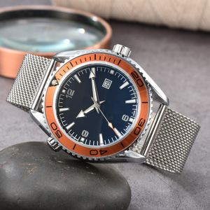 Men Women Designer Movement Quartz Watch تلطيخ كامل الفولاذ المقاوم للصدأ المعادن عالية الجودة الساعات الأوتوماتيكية الساعات رجال رجال الساعات المقاومة للماء