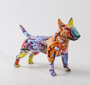 Kreative Kunstfiguren farbenfrohe Bull Terrier kleiner englischer Harzhund Handwerk Home Dekoration Farbe moderne einfache Office Desktop CRA6819793