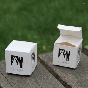 Geschenkverpackung weißer Smoking -Tuxedo -Kleiderbox Candy Boxen Hochzeit Gefallen Dekorationen und Geschenke für Gäste 2 2 -Zoll -Partyzubehör