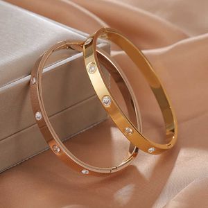 Luxury Charm Armband 18K Rose Gold Full Diamond Buckle Armband Korean Ny personlig rödhandsmycke med vagnens originalarmband