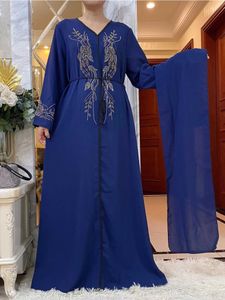 Etniska kläder 2024New Fashion Dubai Muslim Abayas for Women Long Slved Chiffon Diamonds Loose Robe Islamic Femme Elegant Dress with Turban T240510