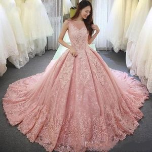 Elegant rosa quinceanera klänningar bollklänning ren nack svep tåg 2018 balklänningar med spets applikation rygglös söt 16 klänningar 200 m