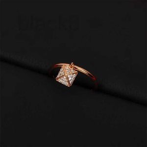 Solitaire Ring Designer Luxury and Luxury Ring Classic Logo Rose Gold Set med diamantring unik och unik design med tunn ring 8yd0