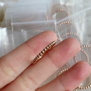 Exklusiva ringar för par icke-defrmation Silver Pearl Bead Valentine's Day Gold Fashion Versatile Par Rings med vanliga Vanly Rings