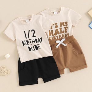 Roupas Conjuntos de roupas Baby menino Meio primeiro aniversário Roupas de carta de letra impressão de manga curta T-shirts Tops Tops Cantura elástica 2pcs