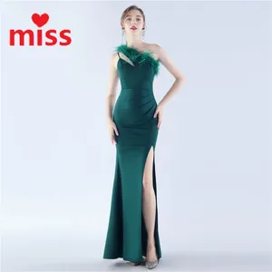 Lässige Kleider Frauen Abendkleid Vestidos de Gala 2024 One Schulter BH sexy elegante Luxus -Strauß Fest Satin Long Hochzeitsfeier