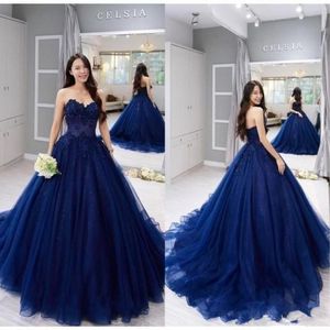 2021 Nya stropplös prom bollklänning Navy Quinceanera klänningar vintage spetsapplikation Bollklänning formella söta 15 festklänningar vestido de fie 329l