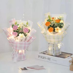 Dekorative Blumen Rose fertig Häkelstrauß mit LED -Lampe handgefertigt