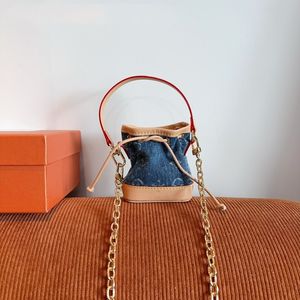 24ss kvinnors lyxdesigner senaste denimserien liten förändring handväska söt väska liten hänge kvinnors kedja handväska axel väska crossbody väska handväska delikat söt 9 cm