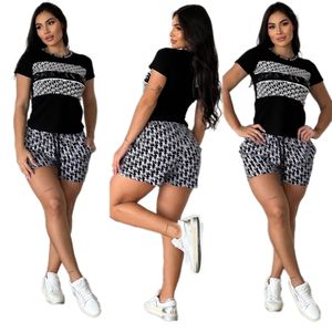 女性サマーアクティブウェアセット女性のカジュアルTシャツとショーツデザイナーパンツ2ピースセット無料船