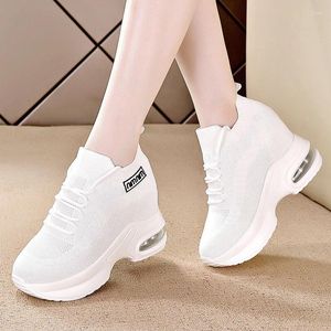 Lässige Schuhe 9,5 cm Keile weiß atmungsaktives Mesh Frauen Modetorte Style Chunky Hidden Ferse Summer Platform Girls Sneakeers